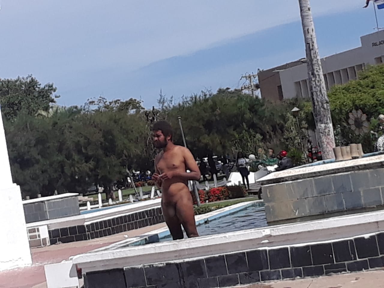 Desnudo en la fuente
