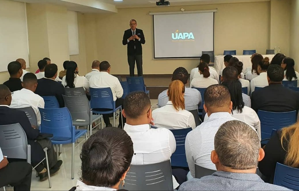 Resultado de imagen para fotos de la entrega de placa de la UAPA de nagua a trajano portentini