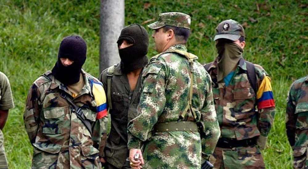 La FARC denuncia que hombres armados buscan casa por casa a ...