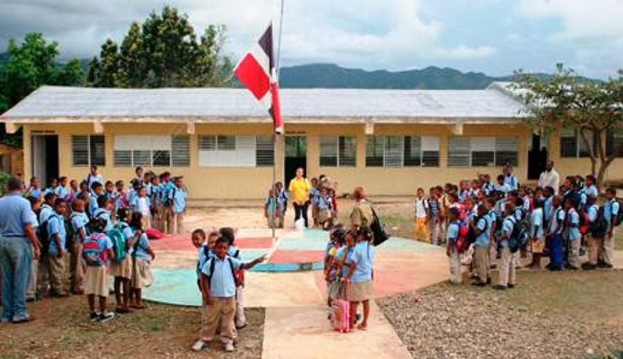 -5eeccc3f6476b--5eeccc3f6476cProtocolo de Educación propone evitar saludos de manos, abrazos y formación de grupos en las escuelas.jpg