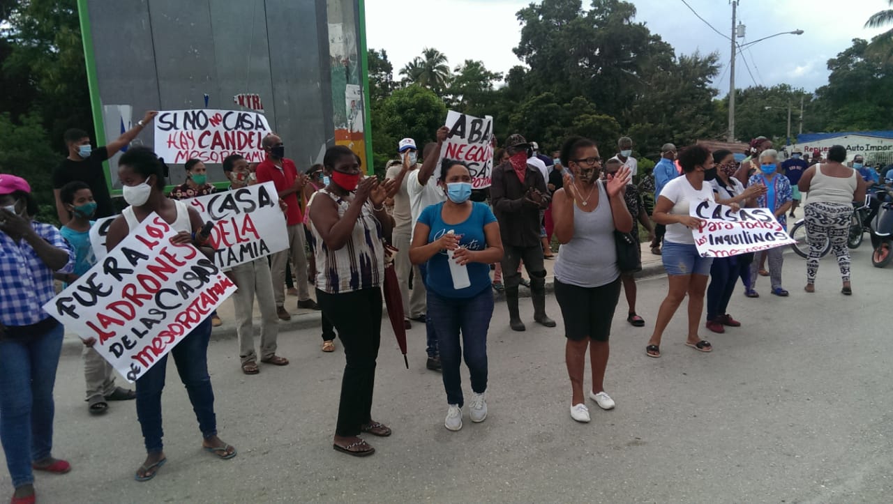 Protestan en San Juan en demanda de entrega de apartamentos - Las ...