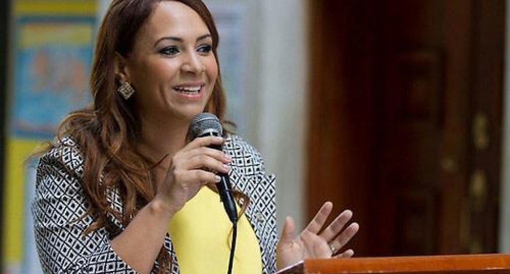 Karen Ricardo llama a votar masivamente este domingo