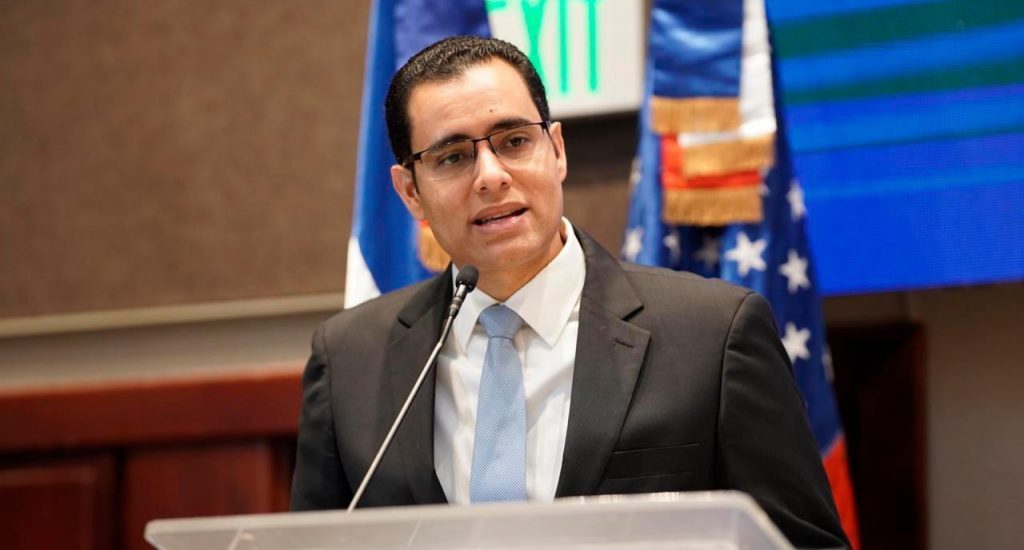Ministro Economía resalta necesidad toque de queda para evitar crecimiento contagios COVID-19