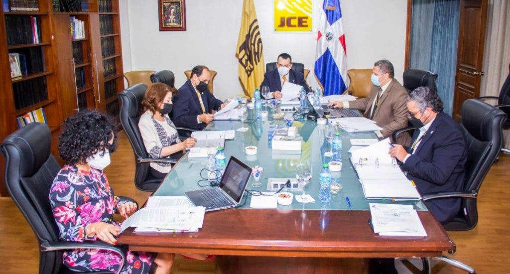 JCE solicita opinión de partidos sobre orden numérico en boletas y distribución de recursos económicos del Estado