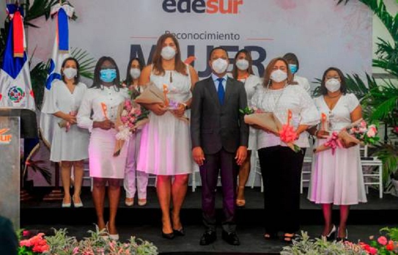 Edesur reconoce a ocho mujeres por su compromiso dentro de la empresa y ...