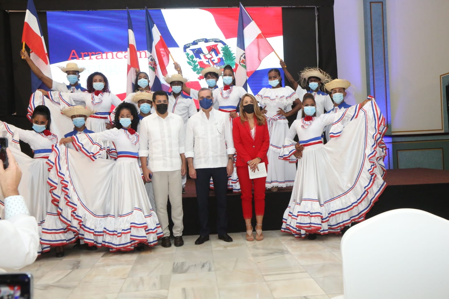 Abinader garantiza que turismo y toda RD saldrán “más fuertes” de la ...