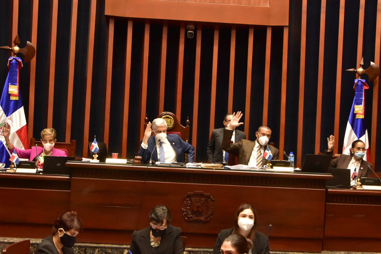 Al menos 16 personas del Senado con Covid-19; más del 80 % de los empleados están vacunados