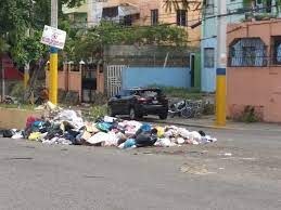 Persisten quejas por cúmulo de basura en sectores de SDE - Las ...