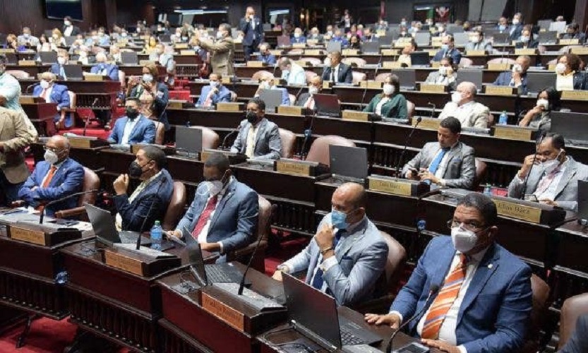 Así fue la discusión de los diputados en la comisión de Hacienda sobre el fideicomiso de Punta Catalina