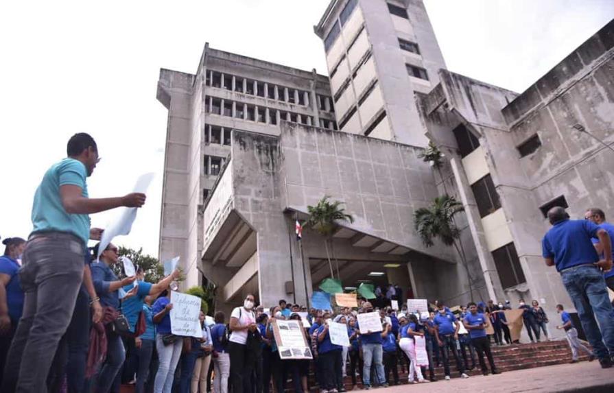 Presidente Abinader dispuesto a mediar en conflicto Minerd-ADP por aumento salarial