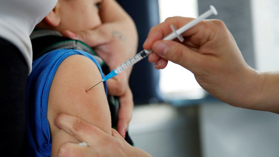 Salud Pública vacunará a más de 950 mil niños contra el sarampión
