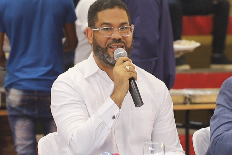 Director Regional 18 del Minerd Alexander Colón Cedeño