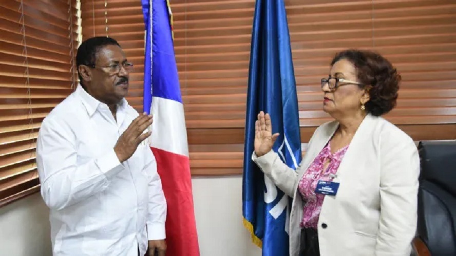 Juramentan nueva directora en Hospital Francisco Moscoso Puello