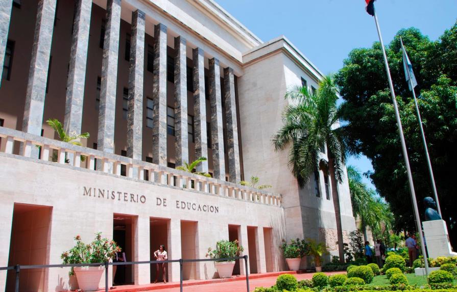 Contrataciones públicas detectó vínculos entre 6 empresas a cargo libros secundaria