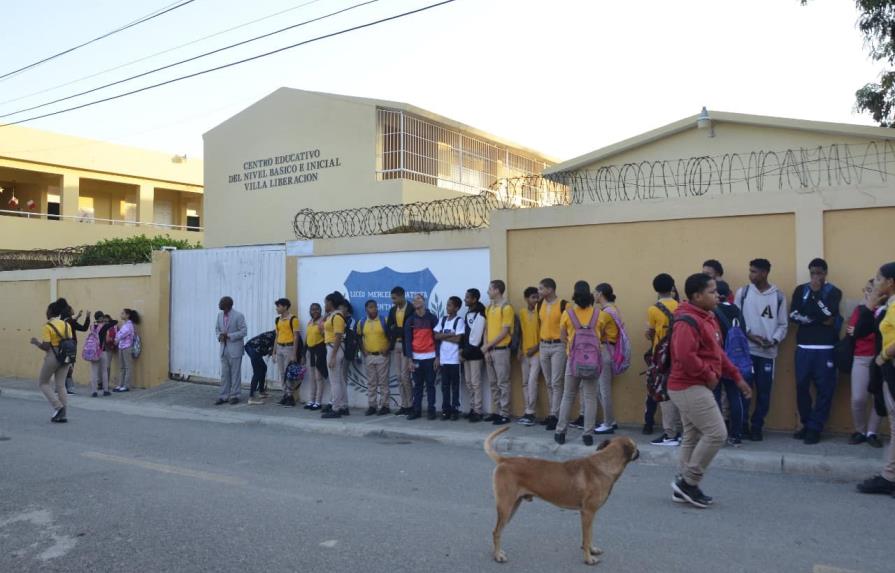 Padres impiden reinicio de docencia en protesta por grietas y ...