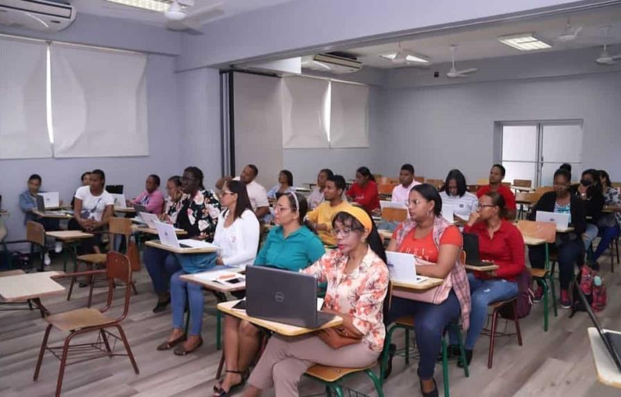 La Adp Llama A Nuevos Maestros A Dejar Las Aulas Los Días En Que Les