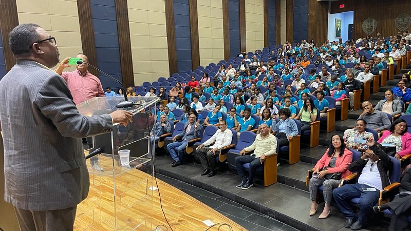 Cientos de estudiantes participan en “Olimpiadas de Ciencias de la Naturaleza” en San Juan