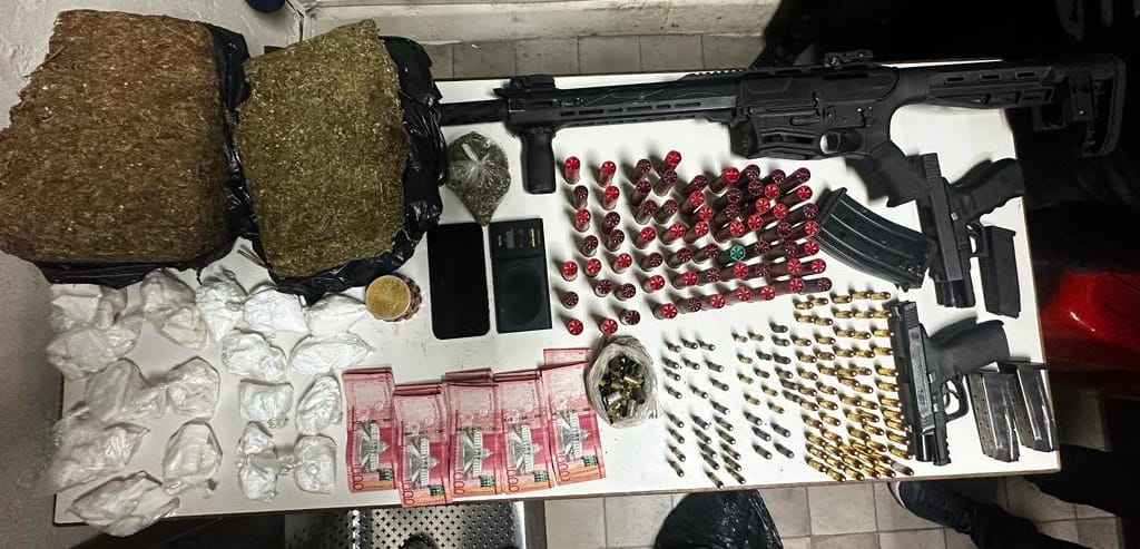 Autoridades ocupan arm4s de fuego y drog4 durante operativo para apresar a «Kiko la Kema»