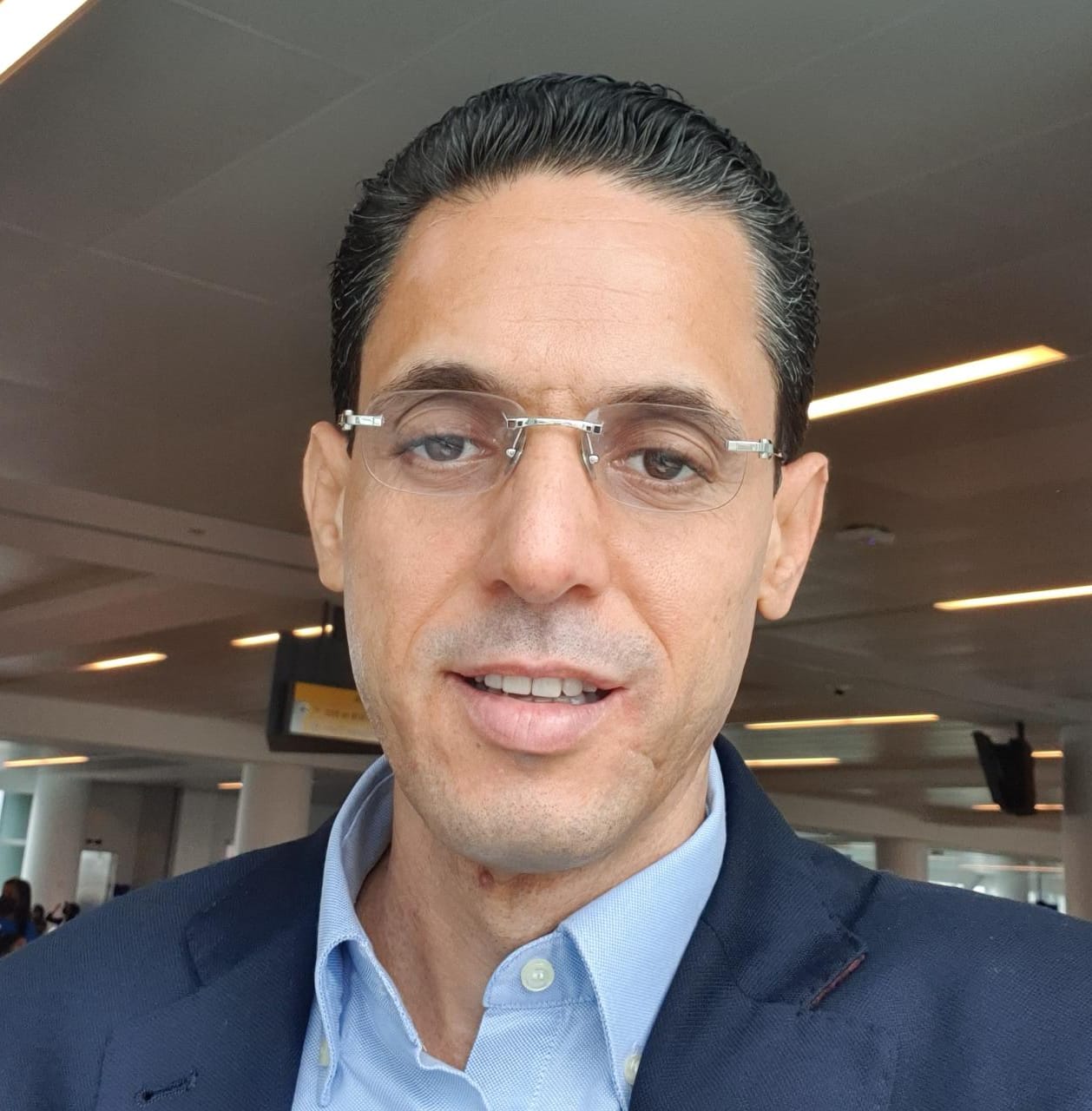 Afirman apagones se deben a suspensión de programas sector eléctrico