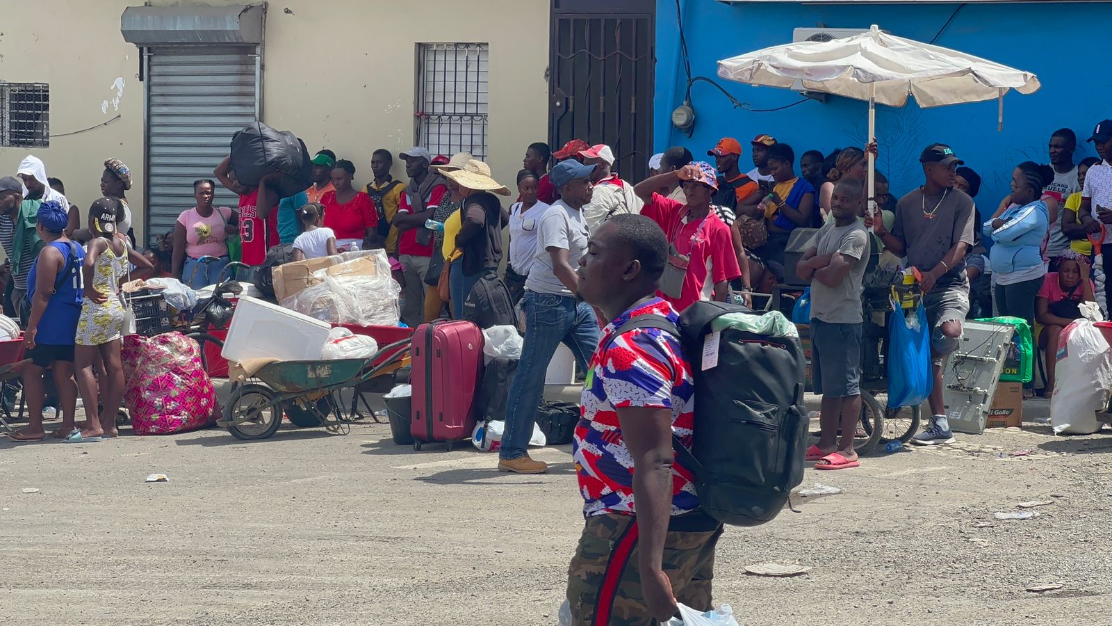 Decenas De Haitianos Varados Por Cierre De Paso Fronterizo Por Dajabón Las Calientes Del Sur 7789