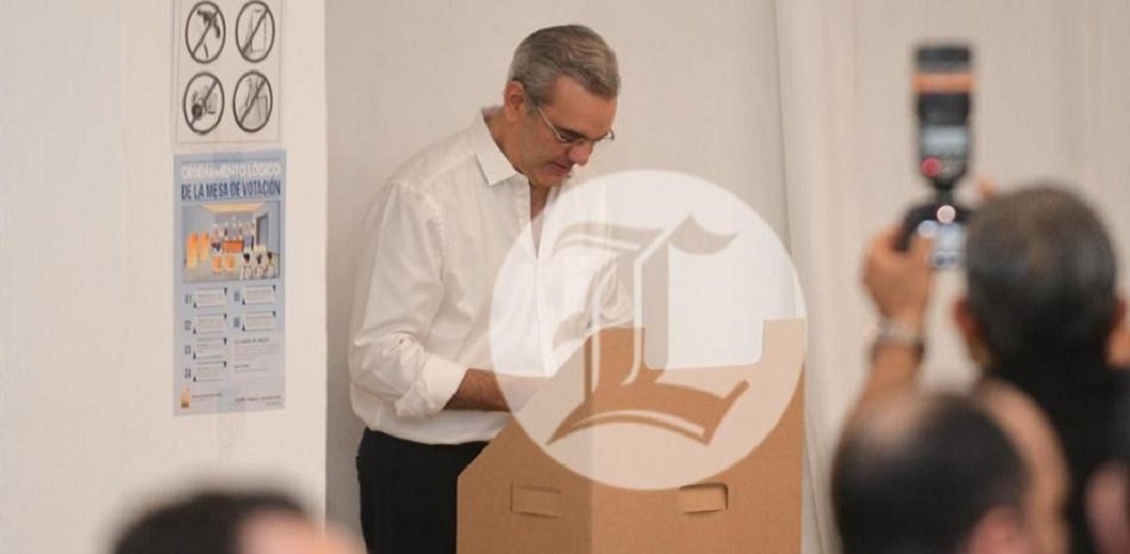 Abinader vota y llama a sus compañeros a aceptar los resultados de las primarias
