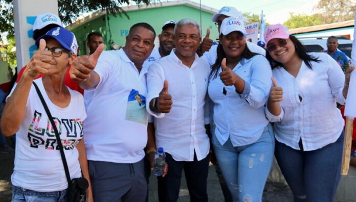 Carlos Morillo realiza amplio recorrido con candidatos de su Partido