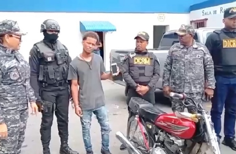 Detenido En Flagrante Delito En Baní Individuo Con Orden De Arresto Por ...