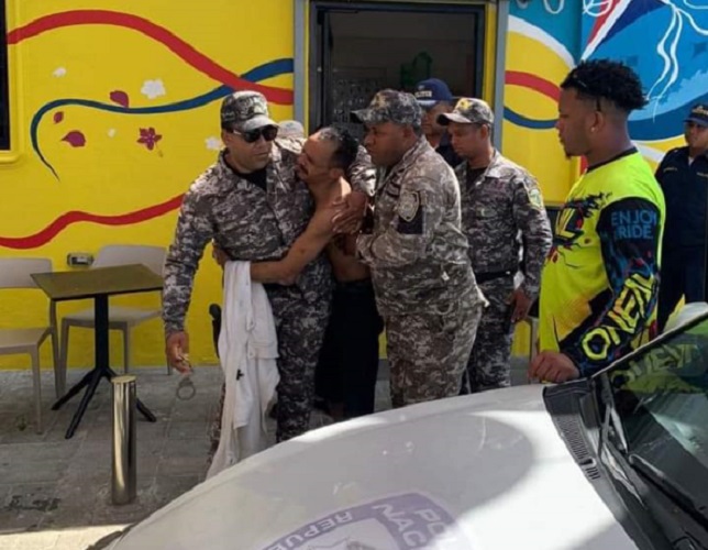Apresan hombre armad0 que se atrincheró en una tienda de Puerto Plata ...
