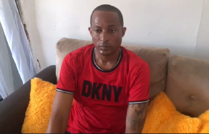 Joven denuncia subieron foto suya en redes sociales culpándolo de muerte de un empresario en Nagua
