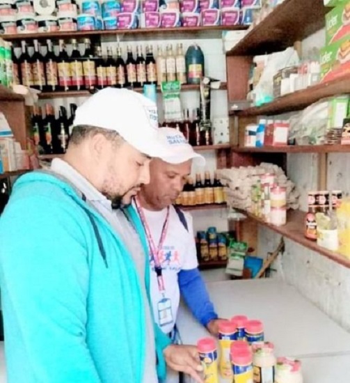 MAO Salud Pública confisca productos vencidos en varios negocios