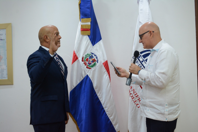 Ministro de Economía juramenta a Noel Octavio Suberví como director ejecutivo de INDESUR