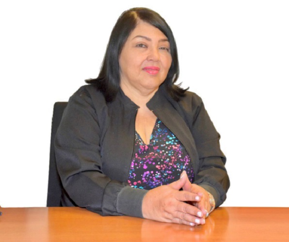 Reconocen trayectoria de Jacqueline Carrasco como médico