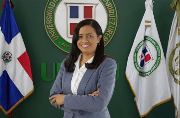 Unphu destaca participación de docente en concurso internacional de negocios