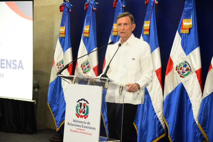 Canciller reprocha que Leonel y Soto Jiménez difundan «datos falsos» sobre visas en Haití