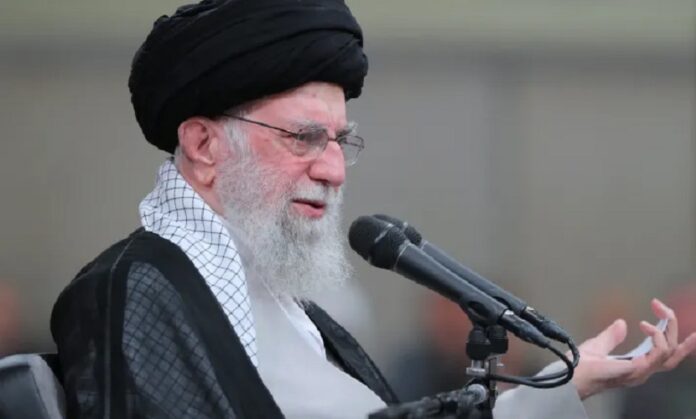 El líder supremo de Irán afirma que el ataque contra Israel fue “el menor de los castigos”
