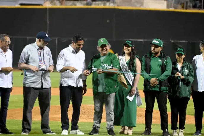 Las Estrellas Orientales ganan en el día inaugural de su remodelado estadio