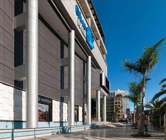 Se registra incendio en Blue Mall; fue sofocado pero permanecerá cerrado hasta el lunes