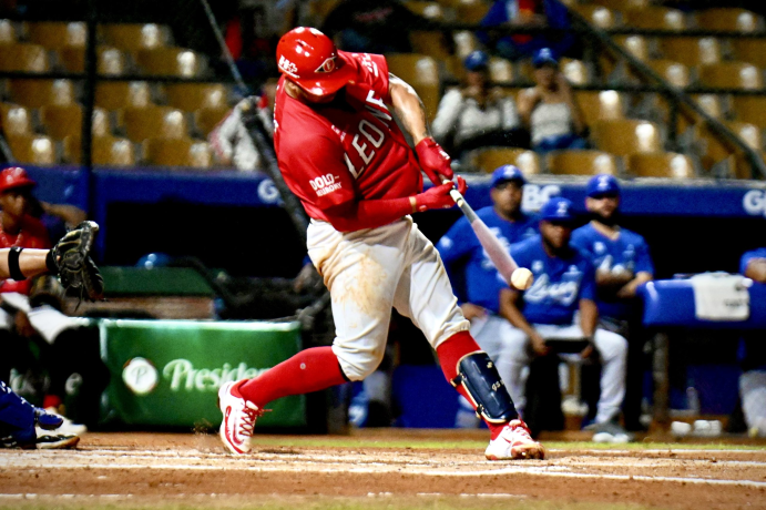 Gary Sánchez pega jonrón y Franchy define con doble por los Leones