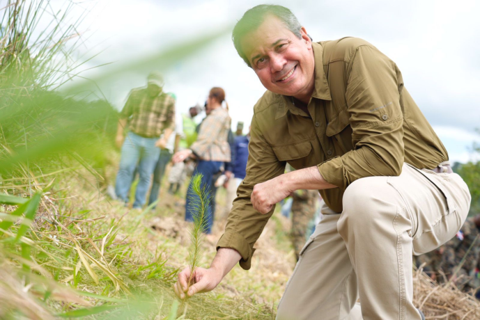 Orlando Jorge Mera 58 años de legado en la vida pública y el compromiso ambiental