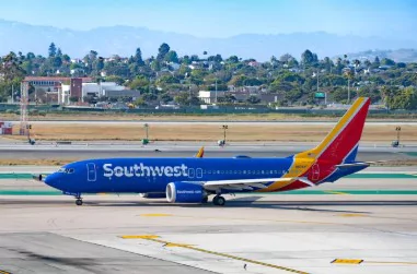 Otro avión baleado; autoridades retornan al aeropuerto de Dallas un vuelo que iba a Indianápolis