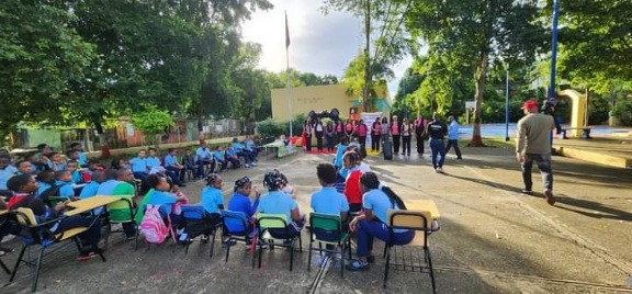 Reinician docencia en escuela del Batey en SPM, donde una estudiante habría sido abusada