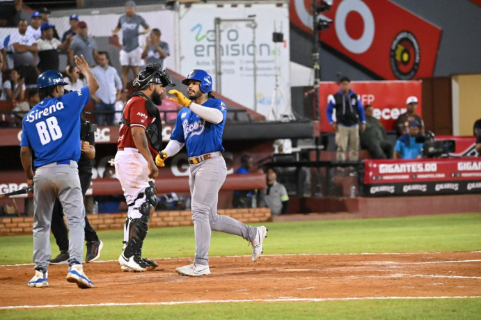 Con jonrón de Campusano Licey vence a Gigantes en día de Nelson Cruz