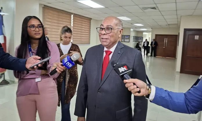Ray Guevara y Alburquerque sugieren aprobar el Código Laboral y abordar la cesantía en un año