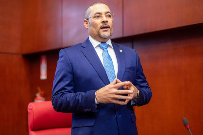 Senador Eduard somete proyecto de control y regulación de fentanilo