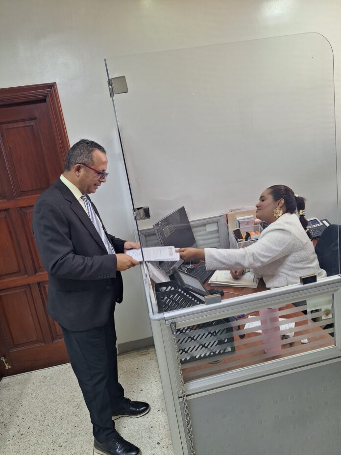 Pablo Vicente deposita en la JCE Propuesta de Ley para Regular las ...