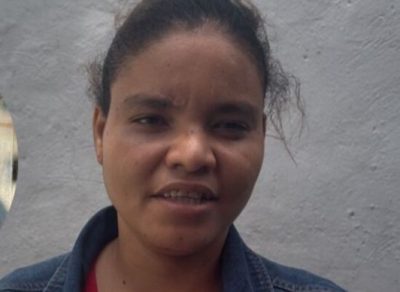 Mujer denuncia agresión con machete por parte de profesora en Independencia