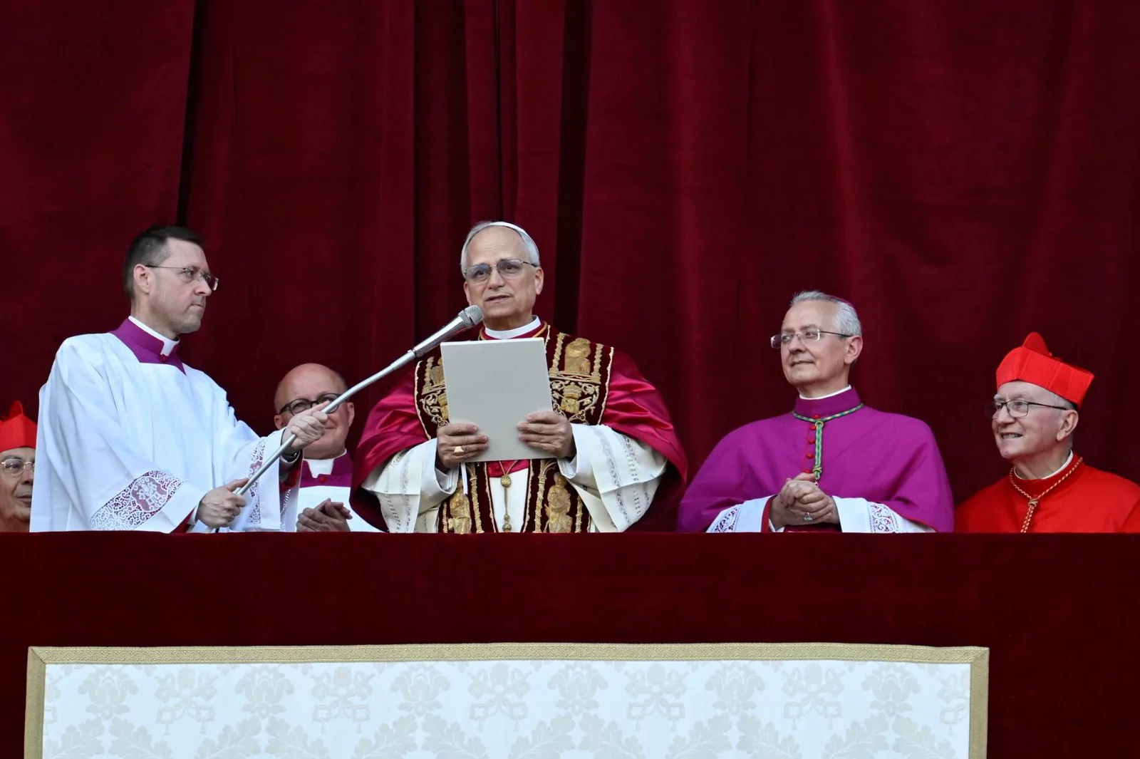 Primer discurso del papa León XIV: Un llamamiento a la paz y a una ...