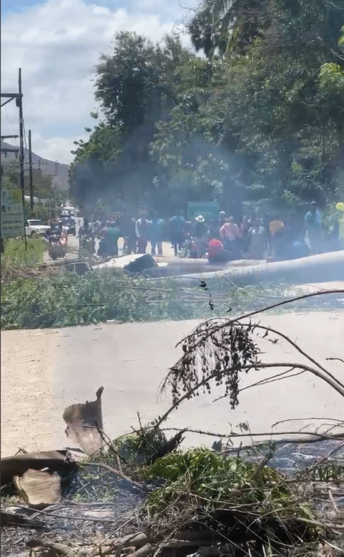 Residentes de Duvergé protestan exigiendo energía eléctrica estable