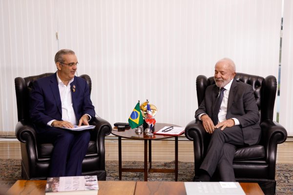 Abinader y Lula abordan crisis haitiana y destacan importancia del encuentro Brasil-Caribe