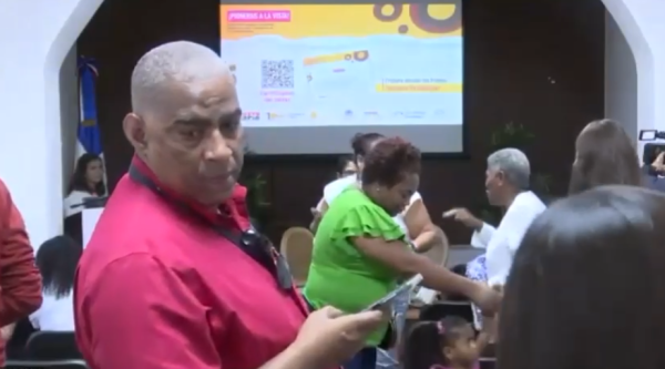 CDP denuncia hombre se hace pasar por periodista para robar a colegas durante actividades